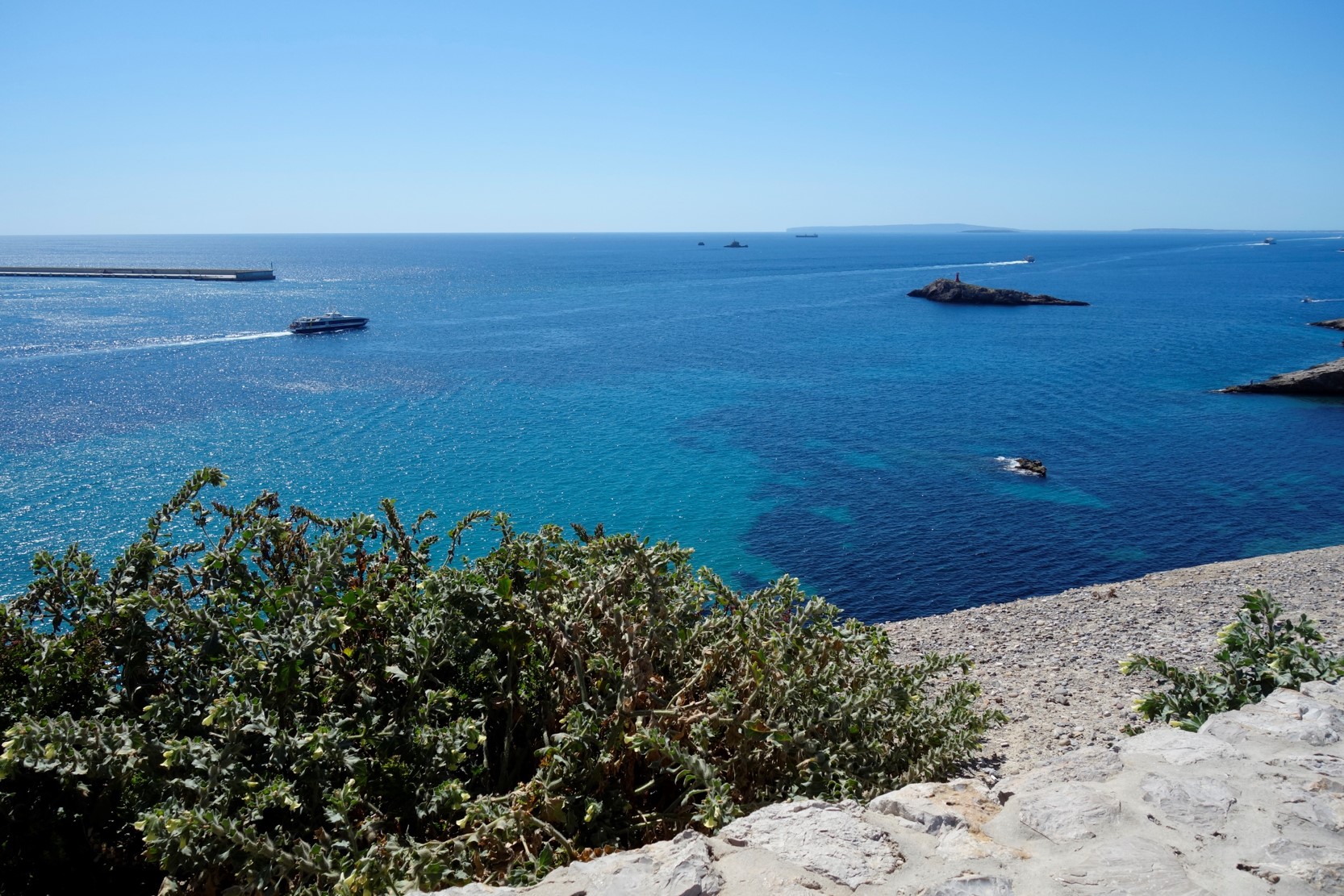 Ferientraum Reisen Blick von Ibiza aufs Meer